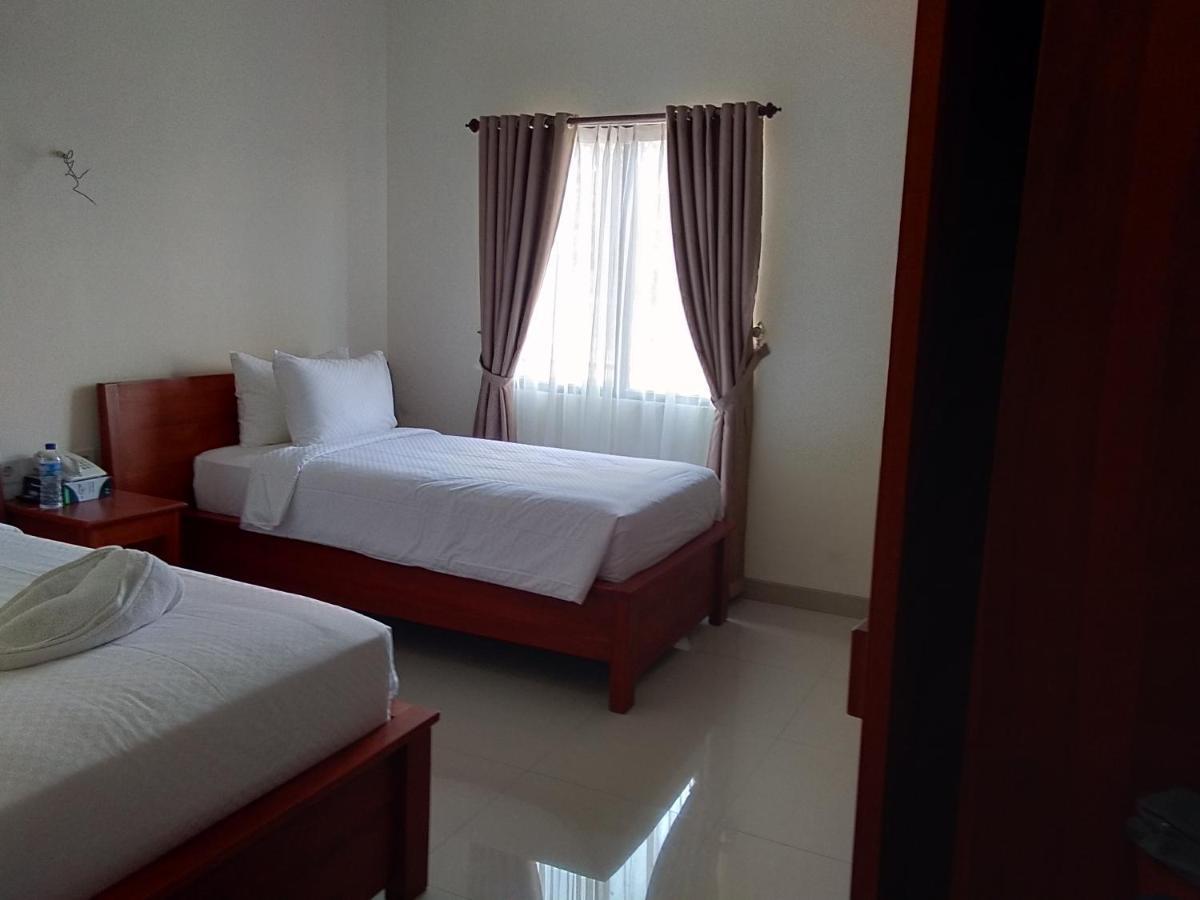 Kalton Hotel Labuan Bajo Exterior photo