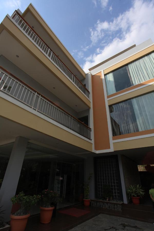 Kalton Hotel Labuan Bajo Exterior photo