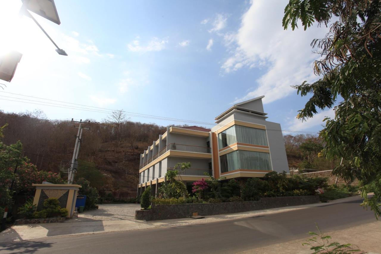 Kalton Hotel Labuan Bajo Exterior photo