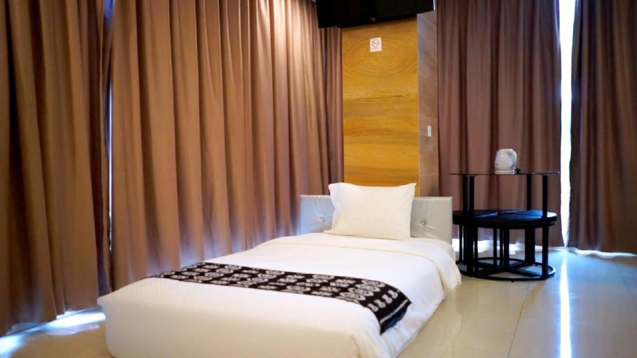 Kalton Hotel Labuan Bajo Exterior photo