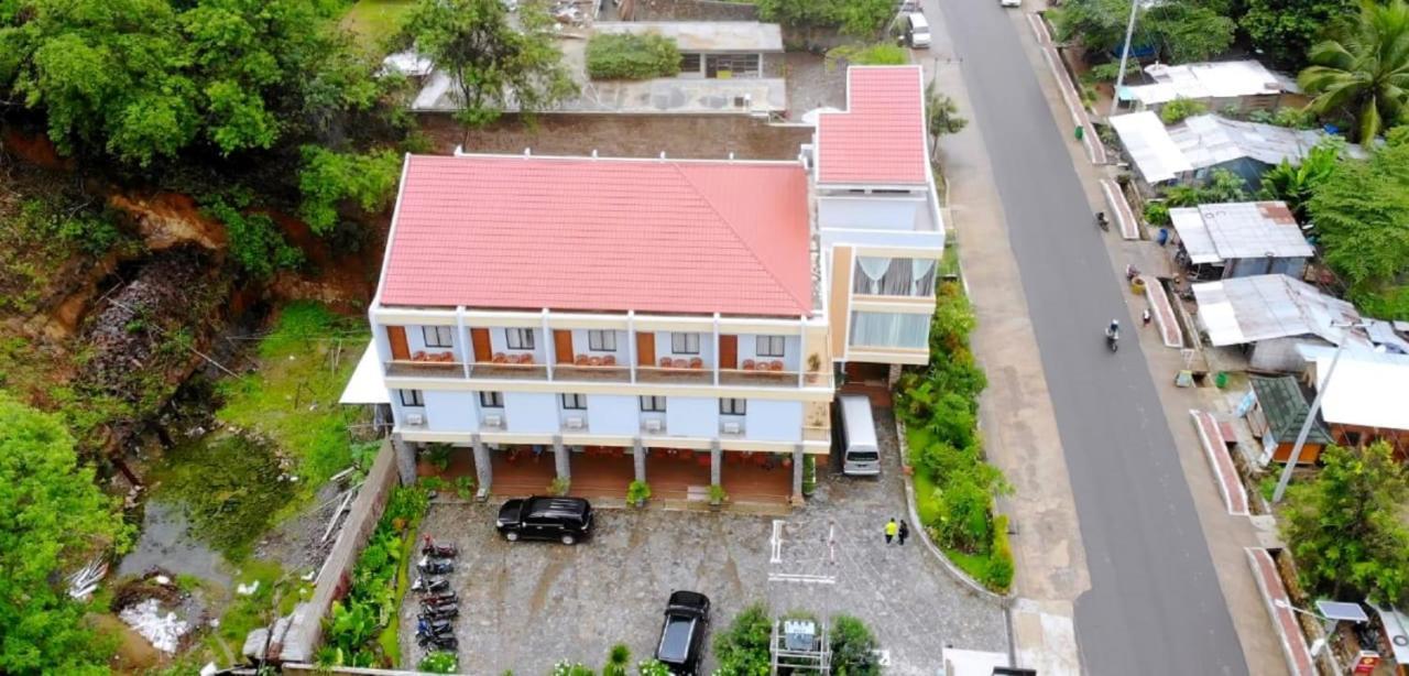 Kalton Hotel Labuan Bajo Exterior photo